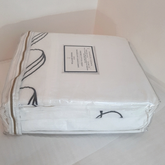 ***Williams Sonoma Linen Embroidered Leaf California King Sheet Set